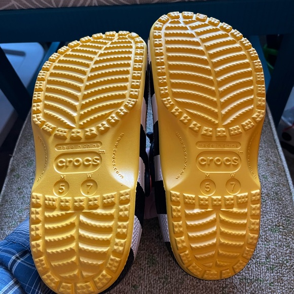 NWT CROCS - McDonalds x Crocs - The Hamburgler!! - Picture 7 of 8